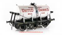 7F-031-006 Dapol 6 Wheel Milk Tanker number 44018 - United Dairies